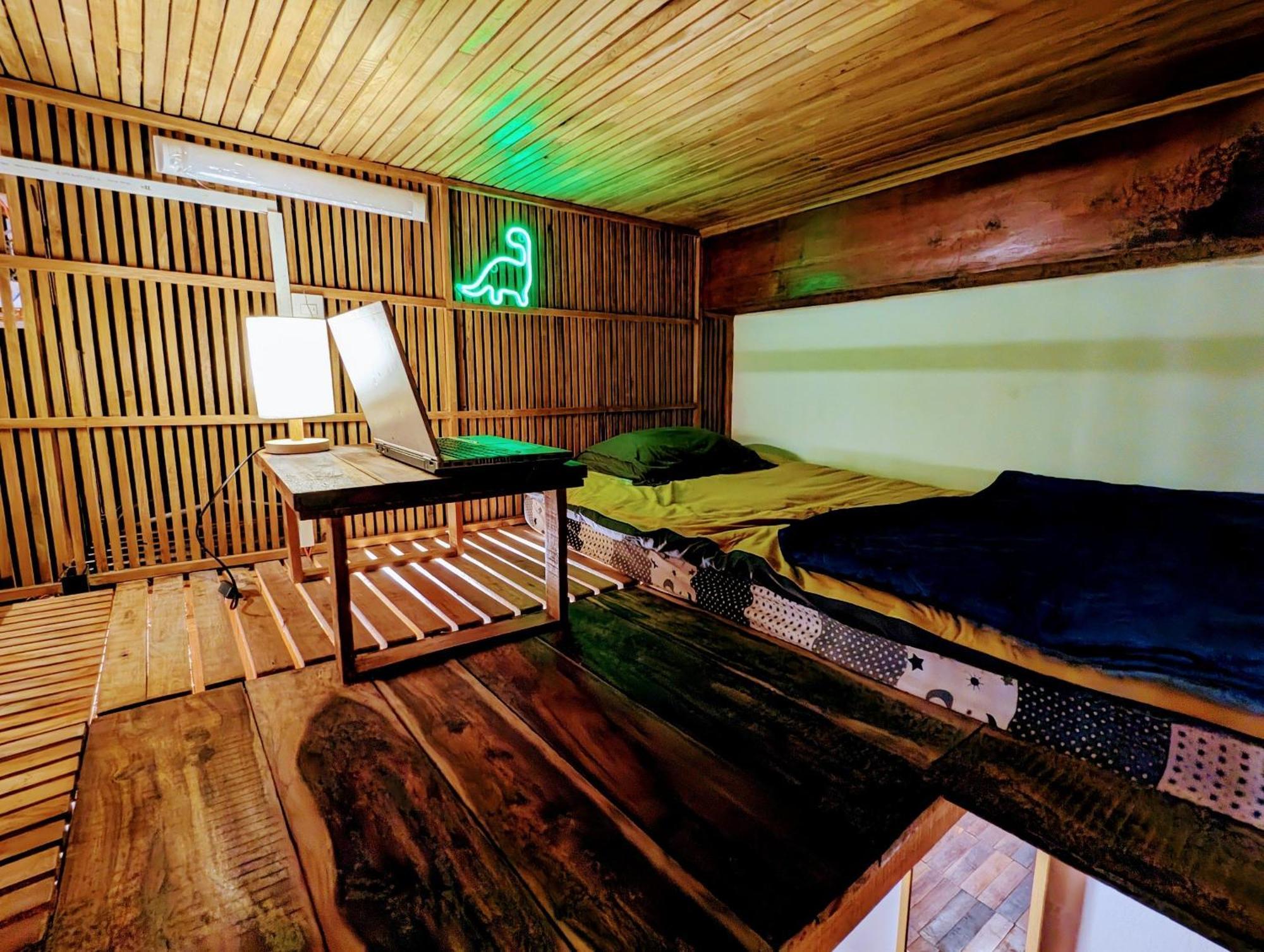 The Gk House Hostel, Ecolliving, Central City, Natural Wooden, Chill View Rooftop, Restaurant And Cocktail Bar Hôtel capsule
