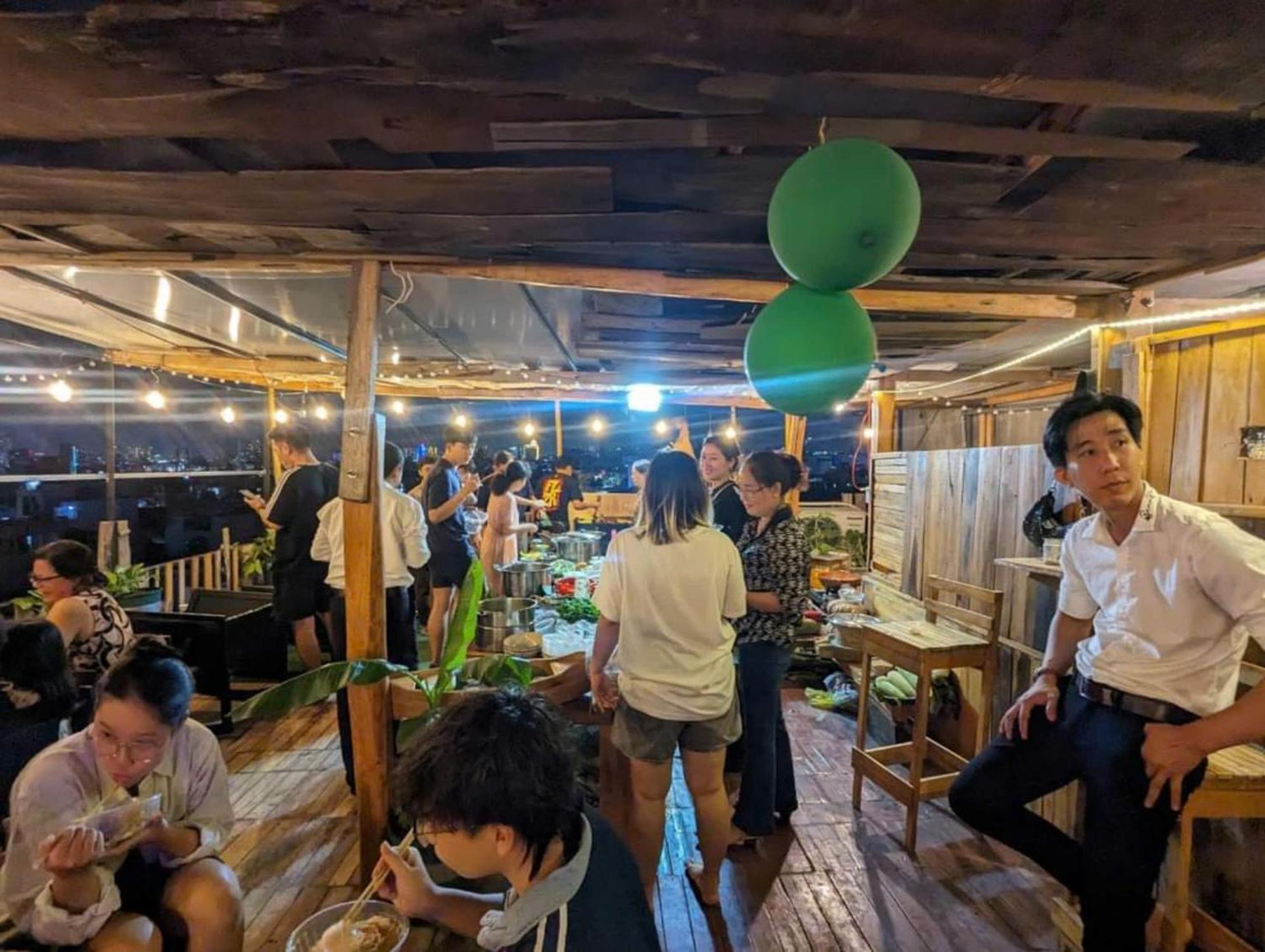 The Gk House Hostel, Ecolliving, Central City, Natural Wooden, Chill View Rooftop, Restaurant And Cocktail Bar Hôtel capsule